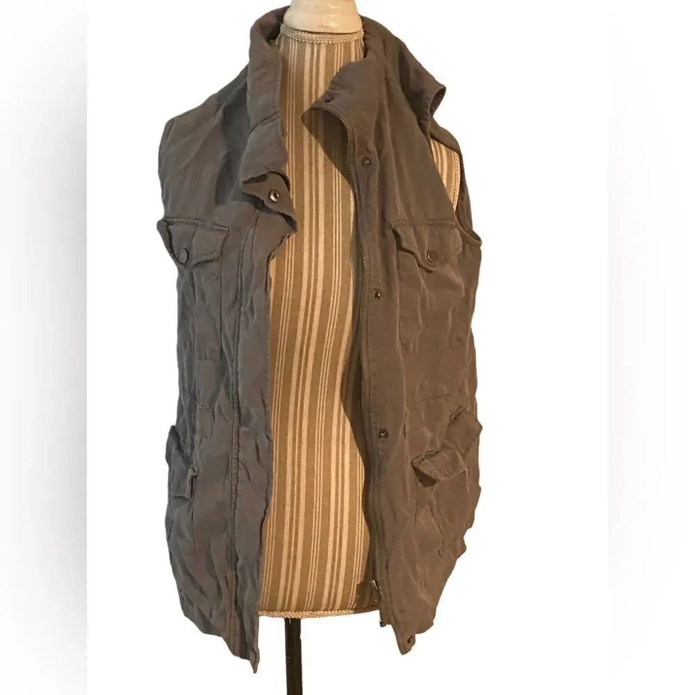 Me Jane size medium vest great look excellent condition see pics